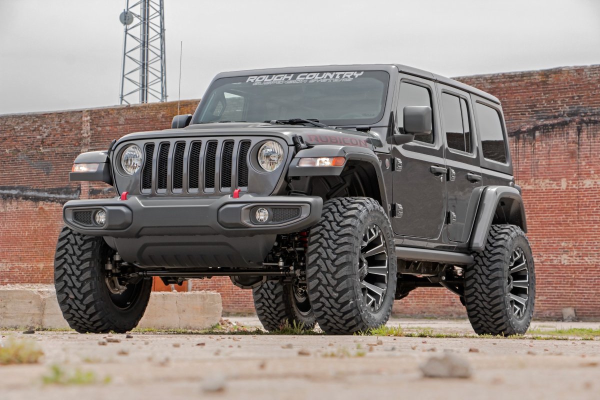 Jeep Wrangler Unlimited Suspension Lift Kit - Rough Country - 2.5 Inch Lift Kit | Coils | V2 - '24-'25